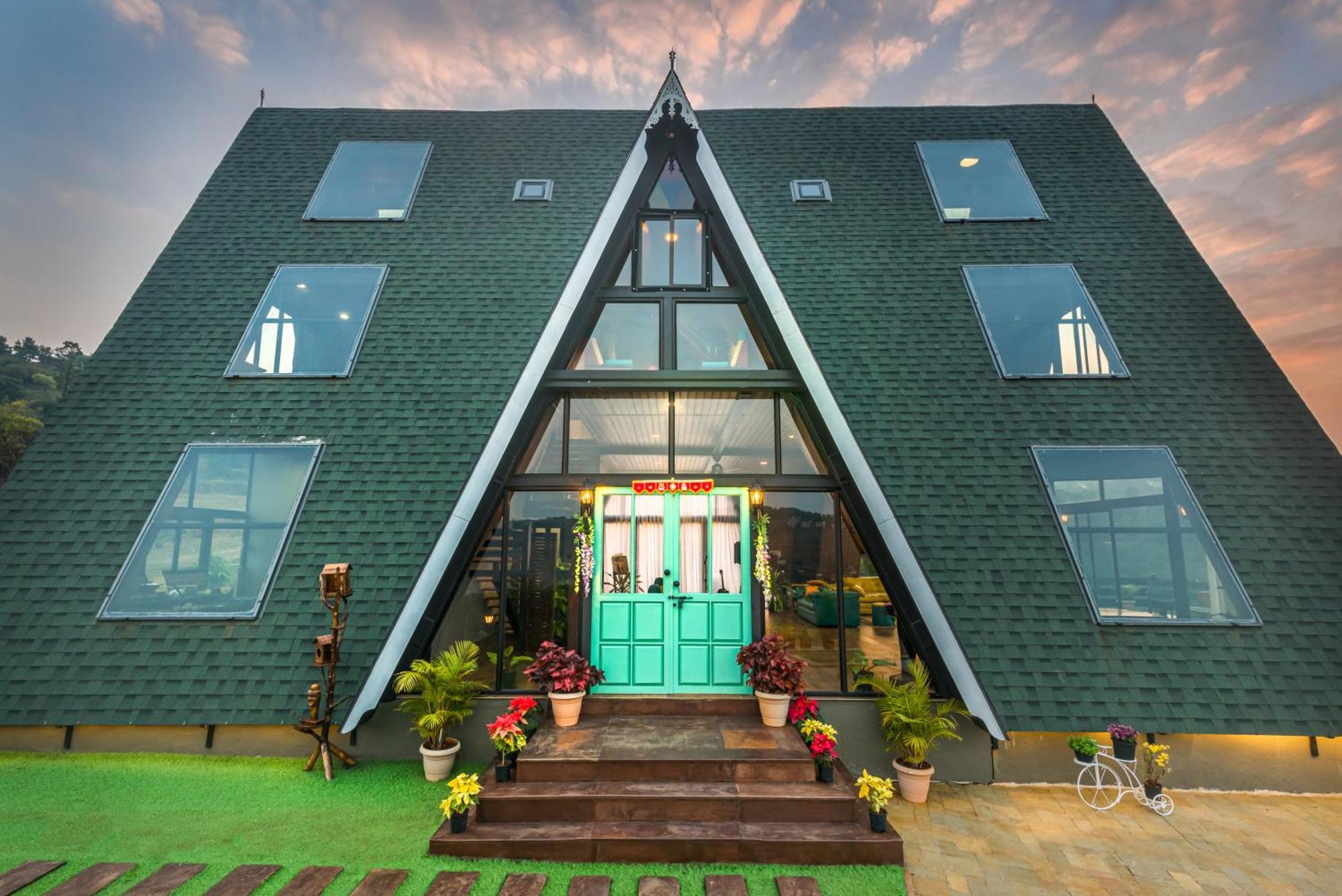Saffronstays A Vantage, Panchgani - A Pyramid Shaped Unique Luxury Villa With Infinity Valley Views Ngoại thất bức ảnh