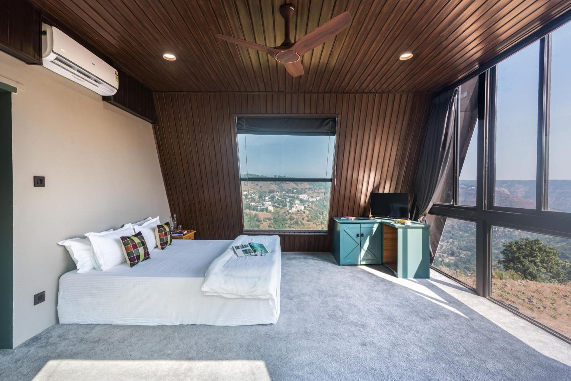 Saffronstays A Vantage, Panchgani - A Pyramid Shaped Unique Luxury Villa With Infinity Valley Views Ngoại thất bức ảnh