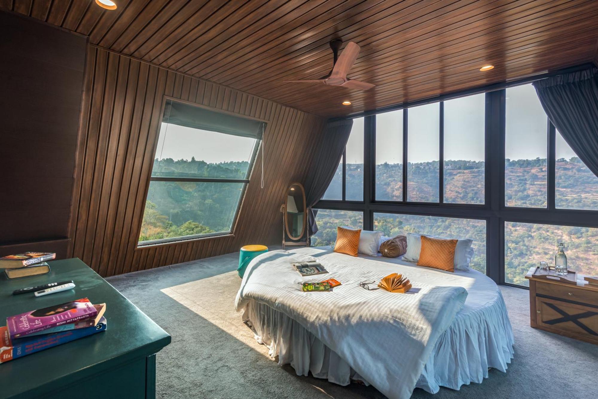 Saffronstays A Vantage, Panchgani - A Pyramid Shaped Unique Luxury Villa With Infinity Valley Views Ngoại thất bức ảnh