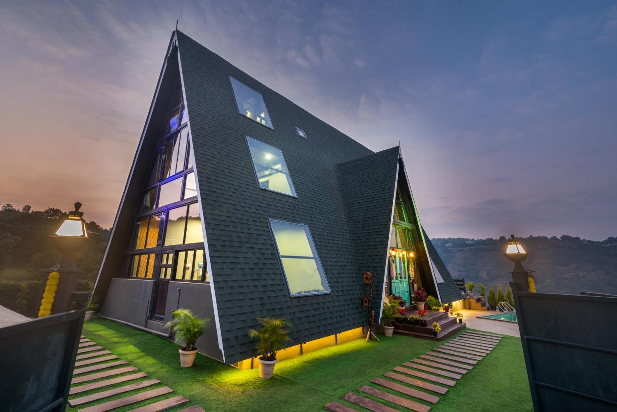 Saffronstays A Vantage, Panchgani - A Pyramid Shaped Unique Luxury Villa With Infinity Valley Views Ngoại thất bức ảnh